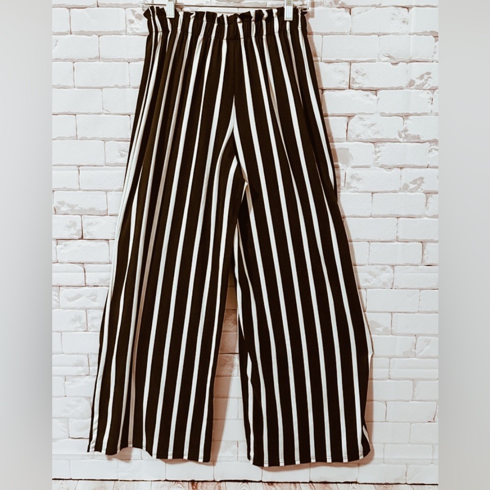 LA Gypsy Black and White Striped Women's Pants Size Medium
Summer Wide Leg 🔥🔥🔥 - Picture 2 of 6